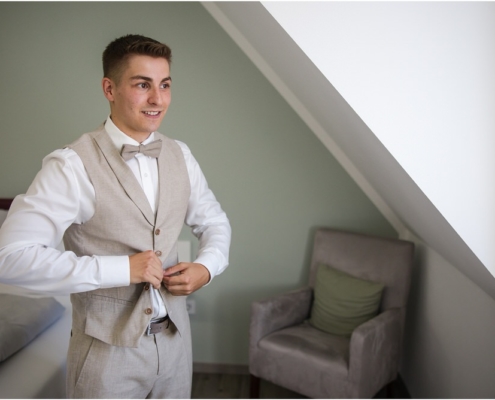 Hochzeitsfotograf-Freihof-Prichsenstadt_0005 Getting Ready Bräutigam beim Freihof in Prichsenstadt