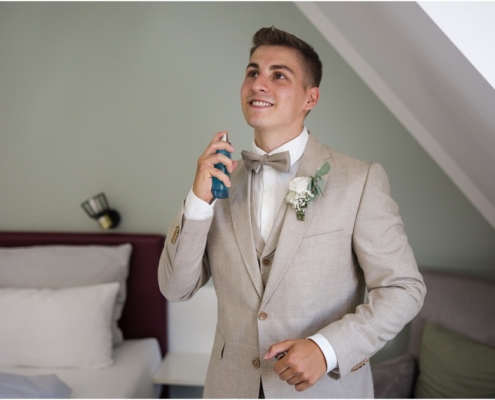 Hochzeitsfotograf-Freihof-Prichsenstadt_0008 Getting Ready Bräutigam beim Freihof in Prichsenstadt