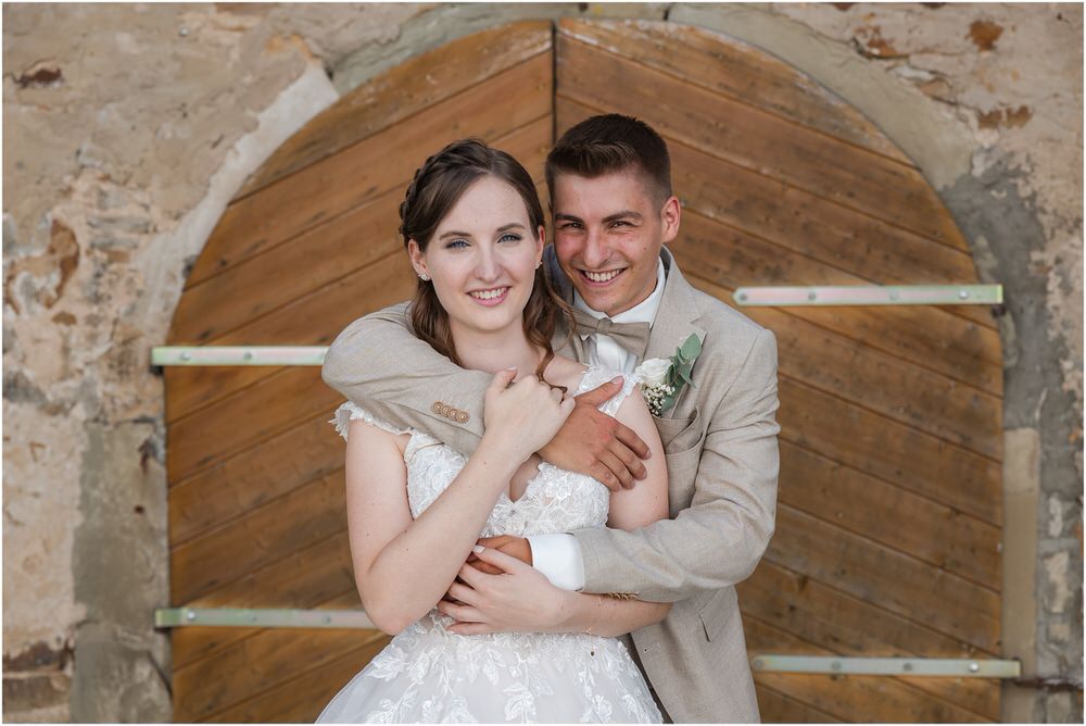 Ein strahlendes Brautpaar erzählt über ihre Erfahrung mit mir als Hochzeitsfotograf Ein strahlendes Brautpaar erzählt über ihre Erfahrung mit mir als Hochzeitsfotograf