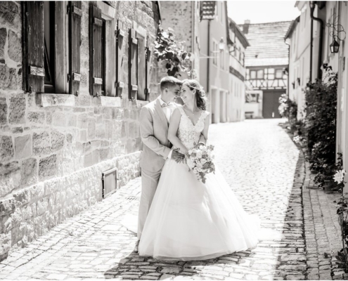 Hochzeitsfotograf-Freihof-Prichsenstadt_0034 Brautpaarfotos in den Gassen von Prichsenstadt