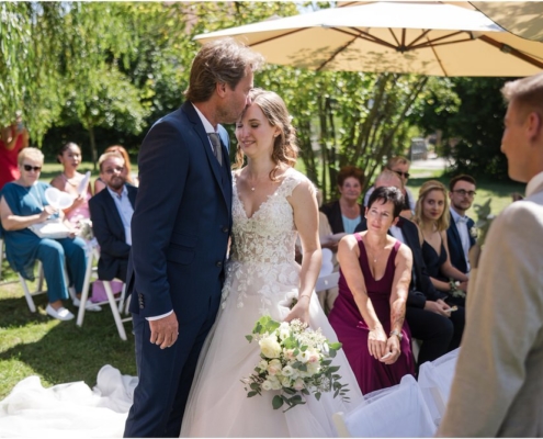 Hochzeitsfotograf-Freihof-Prichsenstadt_0054 Freie Trauung unter der Trauerweide beim Freihof in Prichsenstadt