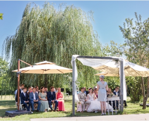 Hochzeitsfotograf-Freihof-Prichsenstadt_0056 Freie Trauung unter der Trauerweide beim Freihof in Prichsenstadt