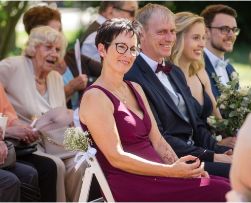 Hochzeitsfotograf-Freihof-Prichsenstadt_0059 Freie Trauung unter der Trauerweide beim Freihof in Prichsenstadt