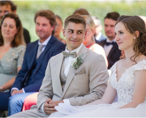 Hochzeitsfotograf-Freihof-Prichsenstadt_0062 Freie Trauung unter der Trauerweide beim Freihof in Prichsenstadt