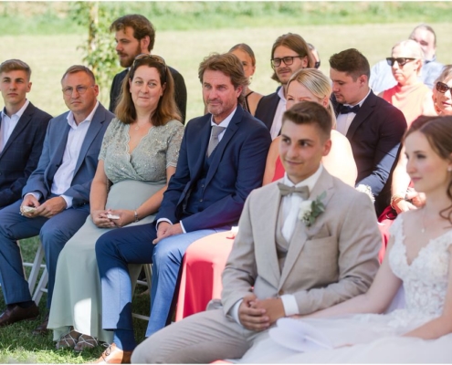 Hochzeitsfotograf-Freihof-Prichsenstadt_0065 Freie Trauung unter der Trauerweide beim Freihof in Prichsenstadt