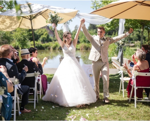 Hochzeitsfotograf-Freihof-Prichsenstadt_0070 Freie Trauung unter der Trauerweide beim Freihof in Prichsenstadt