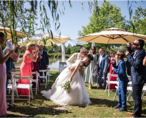 Hochzeitsfotograf-Freihof-Prichsenstadt_0071 Freie Trauung unter der Trauerweide beim Freihof in Prichsenstadt