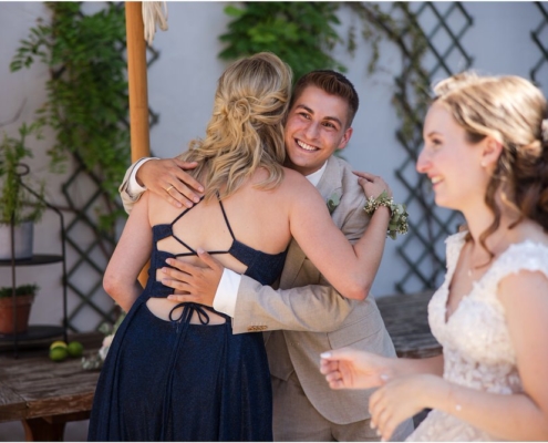 Hochzeitsfotograf-Freihof-Prichsenstadt_0074 Gratulationen der Gäste an das Brautpaar im Freihof Prichsenstadt