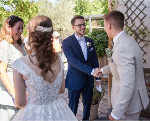 Hochzeitsfotograf-Freihof-Prichsenstadt_0075 Gratulationen der Gäste an das Brautpaar im Freihof Prichsenstadt